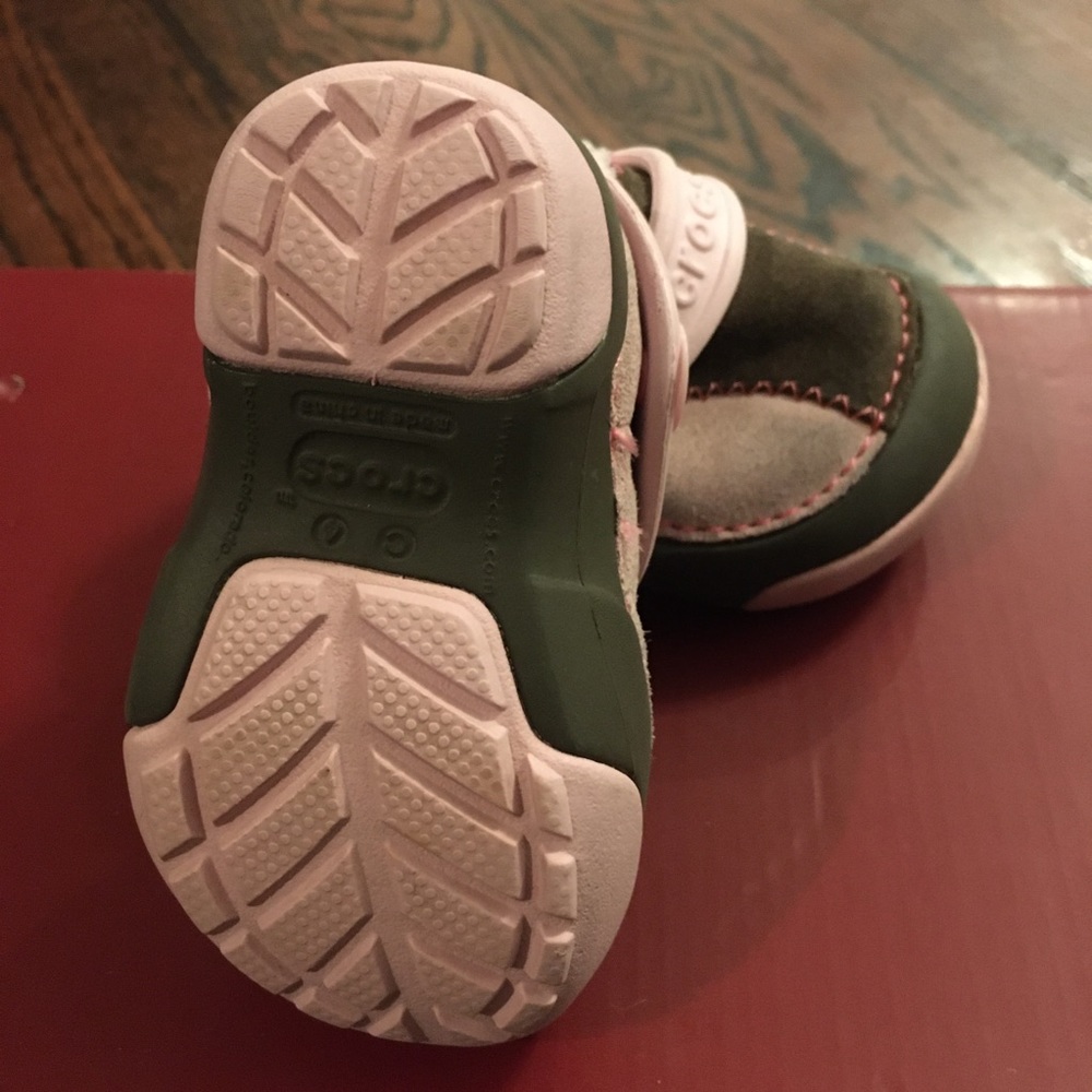 Crocs- Baby Size 4 - Picture 4 of 4
